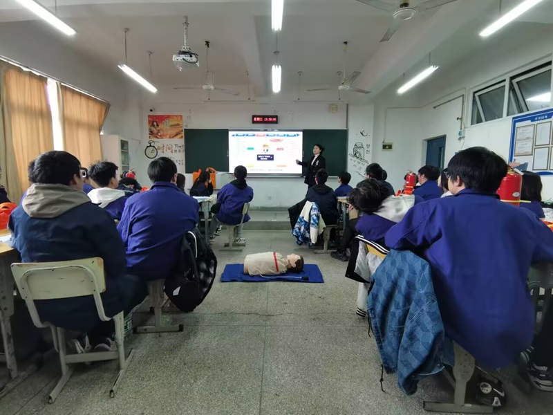 展课堂风采,促教学质量