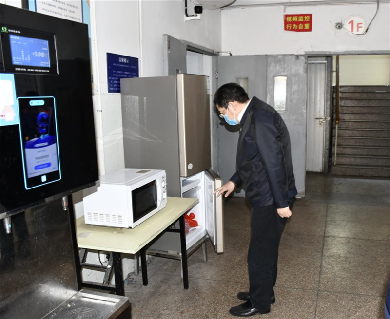 校园封闭管理的生活：我在学校等待 守候满园花开