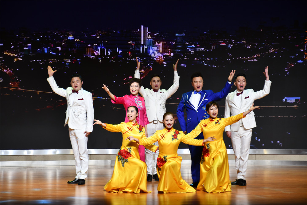 高雅艺术进校园 :无锡滑稽剧团专场演出在学校精彩上演