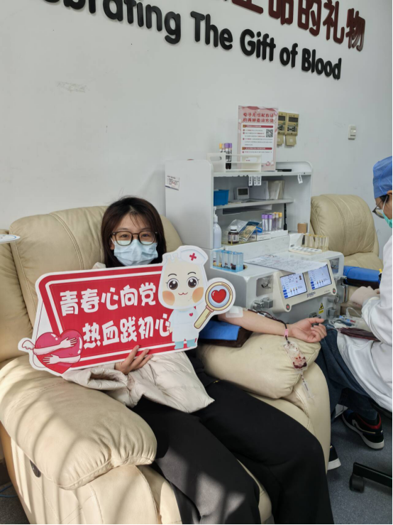 学校组织无偿献血活动