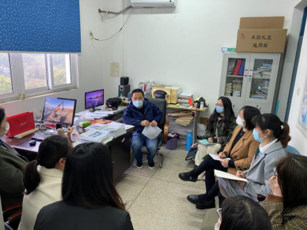 提升教学质量 共创平安校园——英语教研室政治学习暨教研活动报道