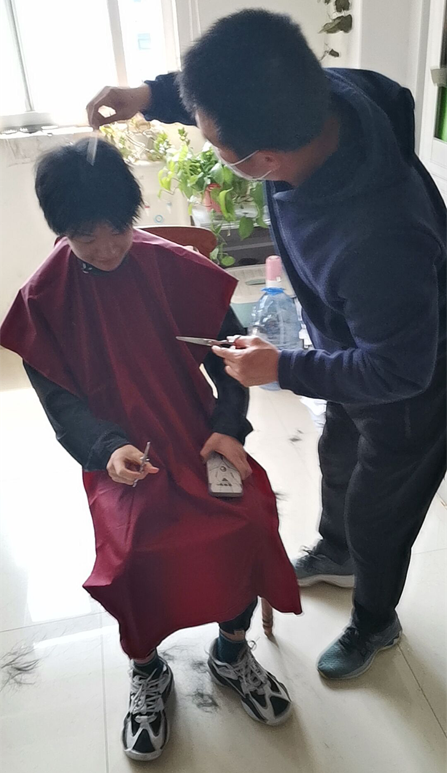 理发入校园，温暖从“头”开始