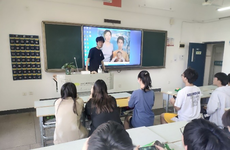 机电工程学院组织留校学生开展“感恩母亲节”主题活动