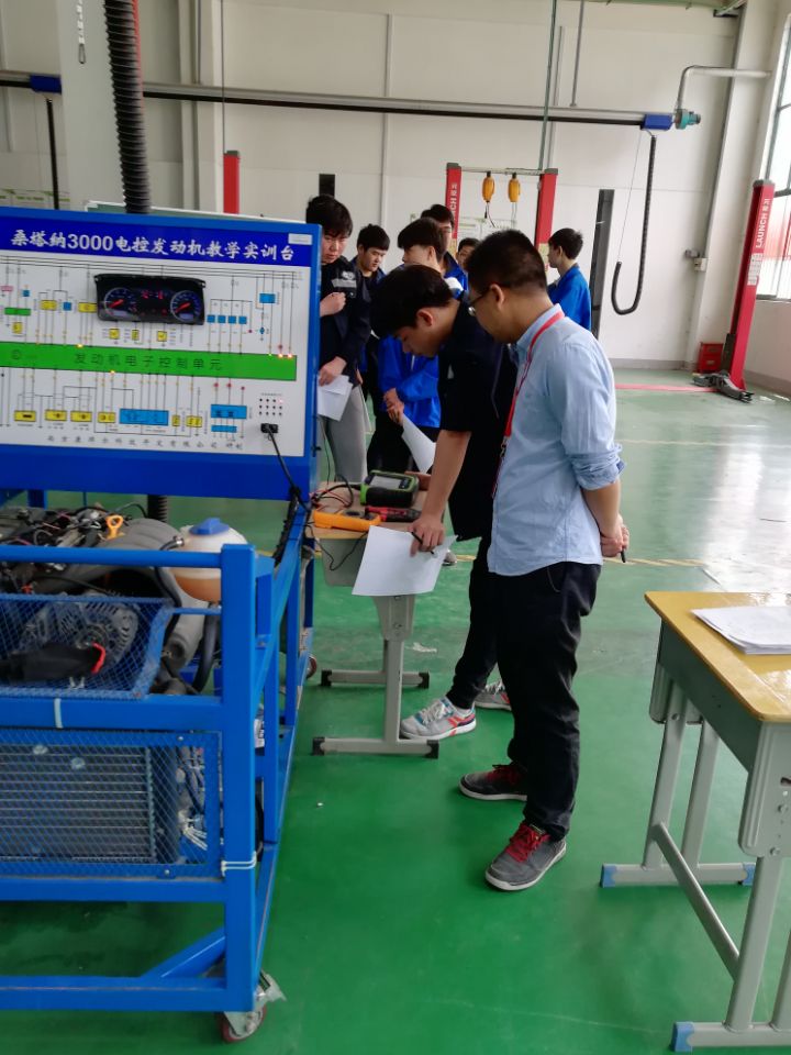 圆满完成上半年汽车修理工中高级实操鉴定考核