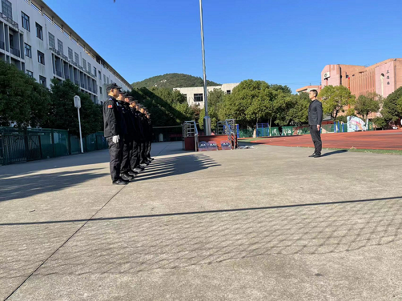 “119”消防月学校开展安保人员 消防演练活动