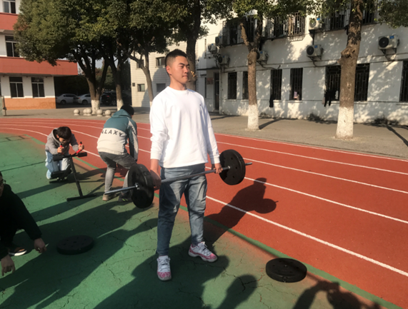 机械工程学院172211班举行“运动、健康、快乐”主题班会活动