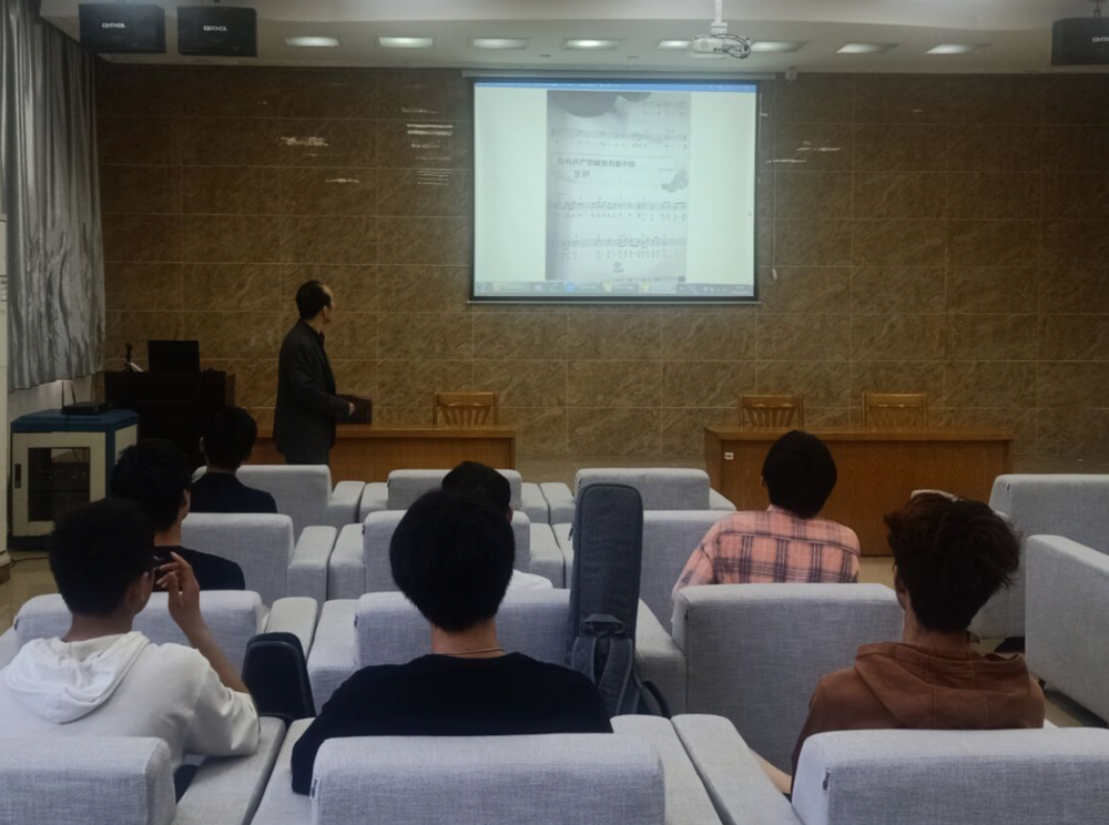 学唱红歌《没有共产党就没有新中国》 ——机械工程学院器乐社举行主题社团活动