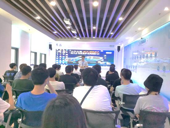 汽车工程学院师生赴上汽大通无锡分公司参观