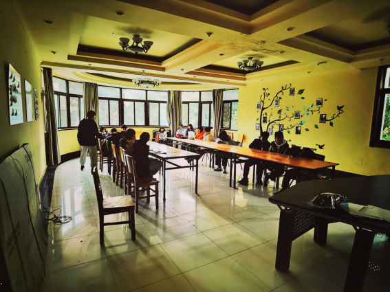 华体会网页版页面登录心理健康协会开展“盲人排队”朋辈团辅活动