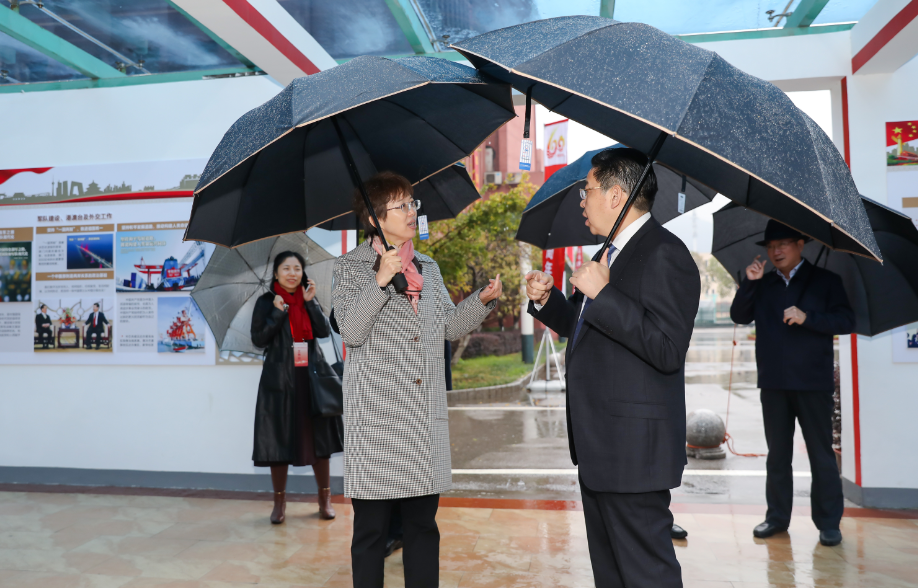 1542719354385037632.png blob.png